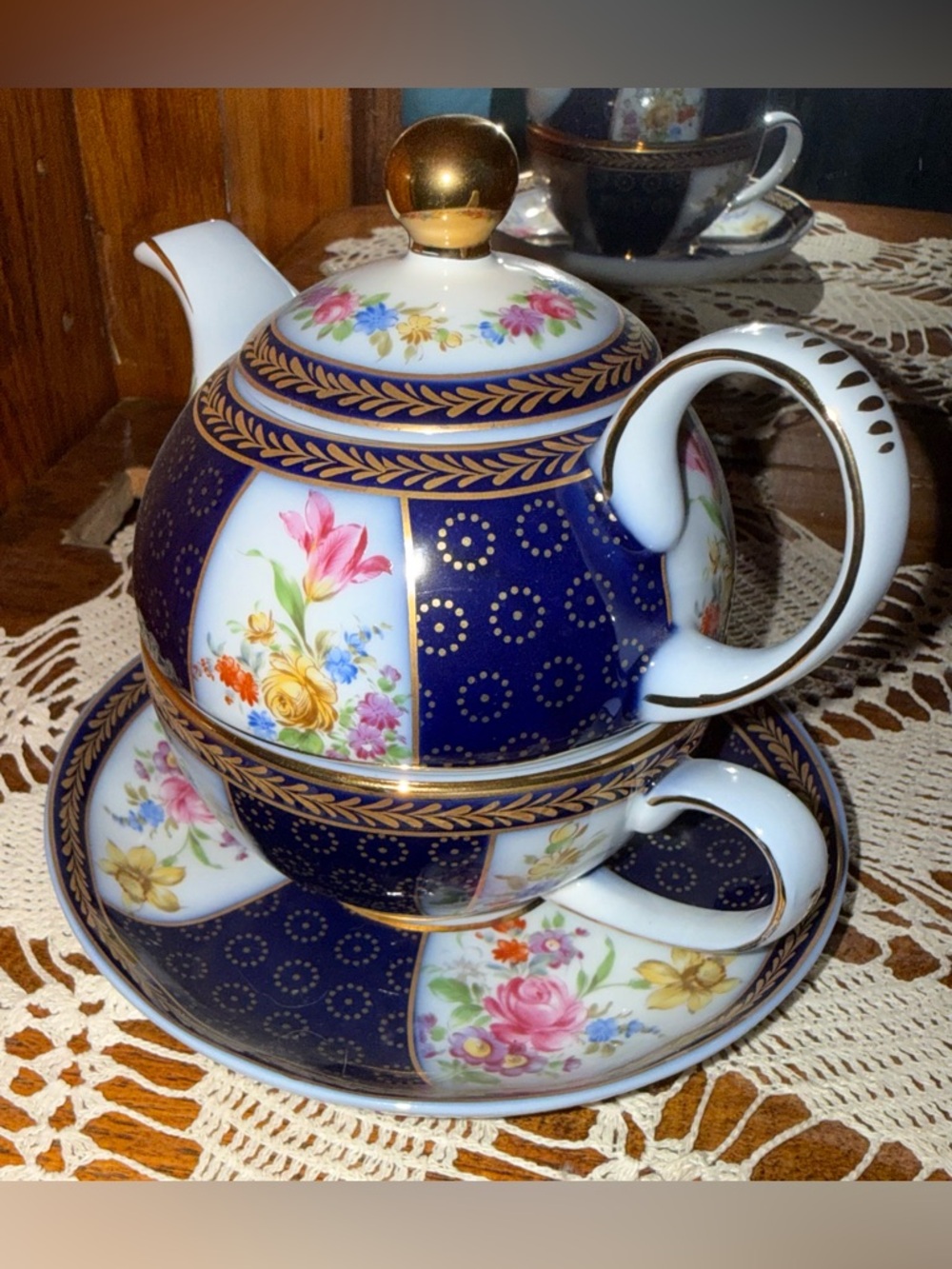 Lillian Vernon Four piece tea pot White with Floral Accent